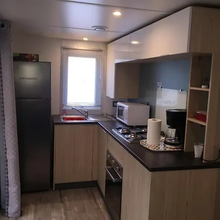 Propriete De 2 Chambres A Avec Piscine Partagee Terrasse Amenagee Et Wifi * Fréjus