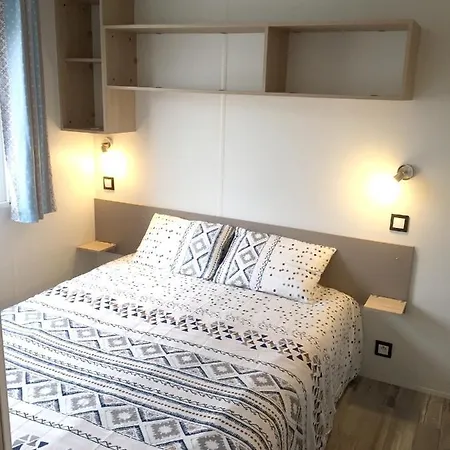 Propriete De 2 Chambres A Avec Piscine Partagee Terrasse Amenagee Et Wifi Casa de Férias Fréjus