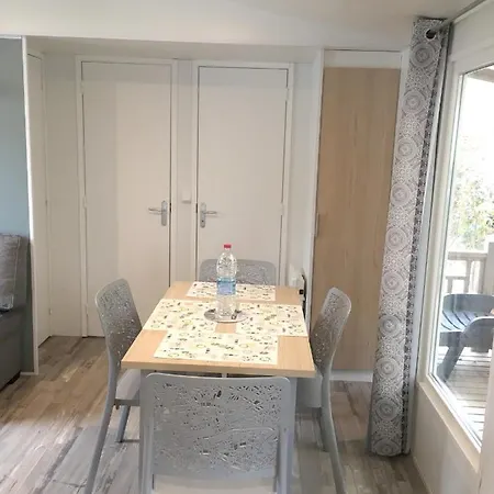 Casa de Férias Propriete De 2 Chambres A Avec Piscine Partagee Terrasse Amenagee Et Wifi Fréjus